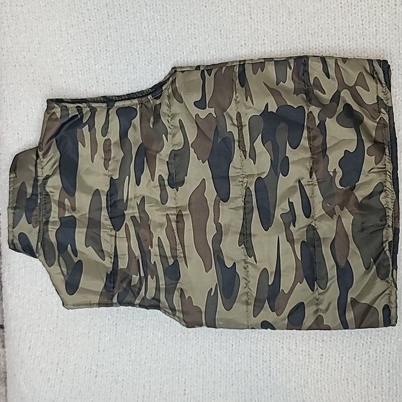 Revolution Kids Lightweight Camo Puffer Vest Jacket in Green/Gray/Black - Picture 16 of 17